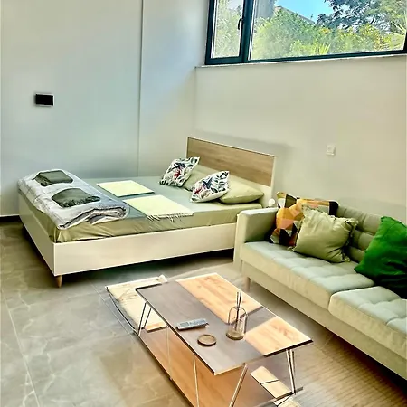 In A Brand New Building דירה *